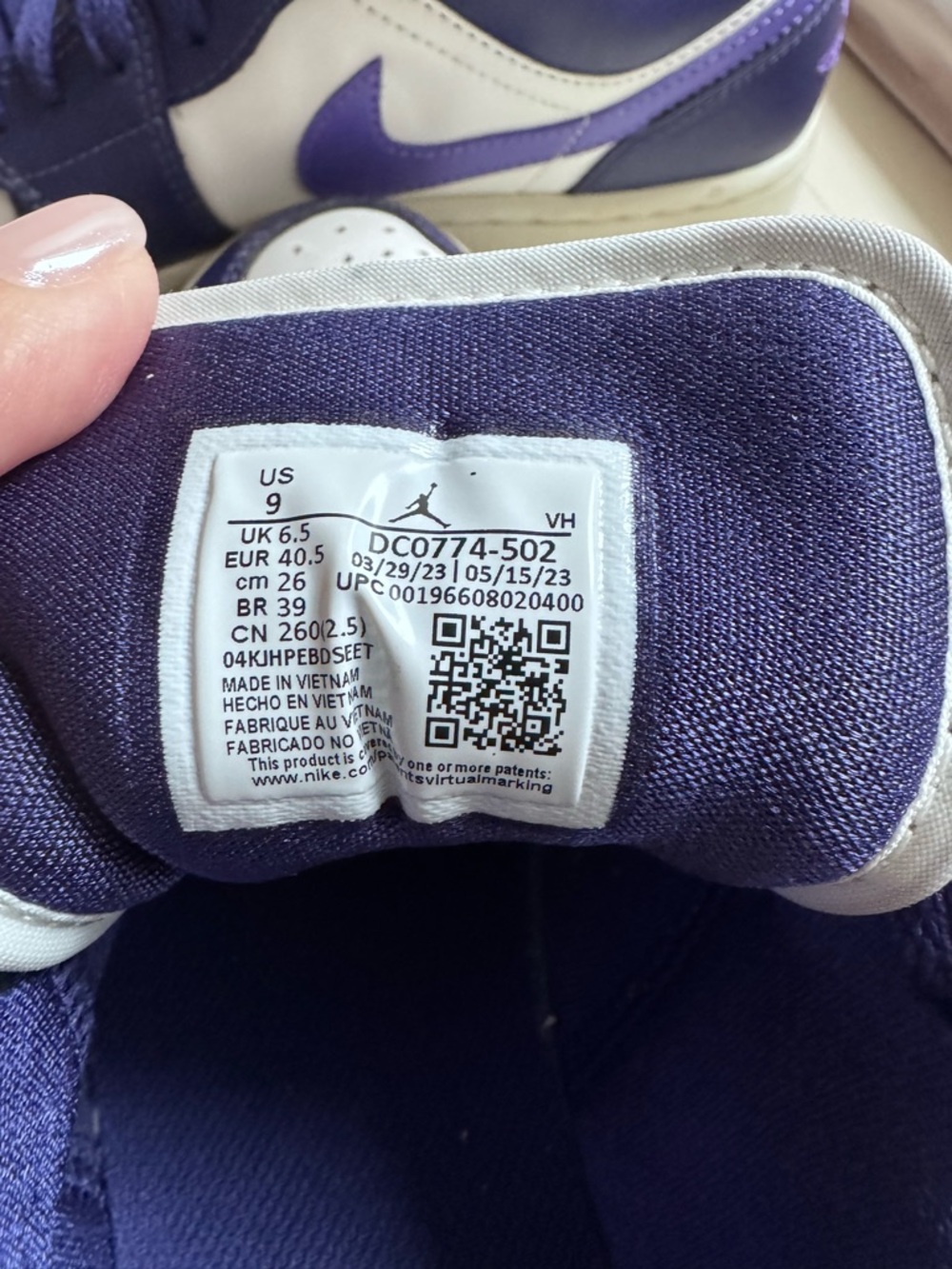 Nike Air Jordan One - Picture 4 of 4